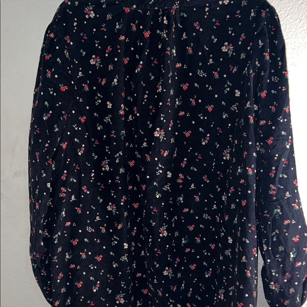 Time and Tru Black Floral V-Neck Blouse - Picture 6 of 7